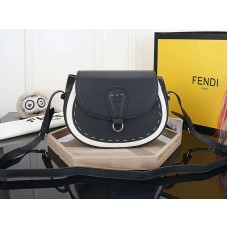 Geantă de umăr din piele Fendi Saddlebag neagră