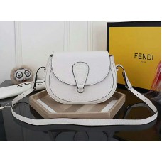 Geantă de umăr din piele Fendi Saddlebag albă