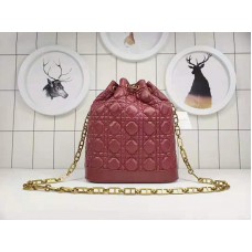 Dior Geantă tip găleată Miss Dior din piele de miel, vișinie