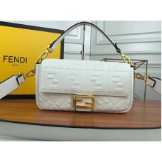 Geantă Fendi Baguette din piele de miel albă