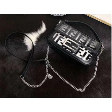 Geantă mică Fendi Baguette din PU neagră