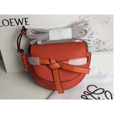 Geantă Loewe Gate Mini din piele de vițel moale, granulată, portocalie