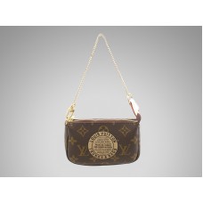 Louis Vuitton Monogram Mini Pochette Accesorii Trunchiuri și Genți