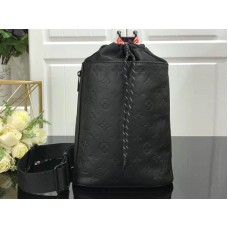 Geantă Louis Vuitton Monogram Shadow Chalk Sling Neagră m90472