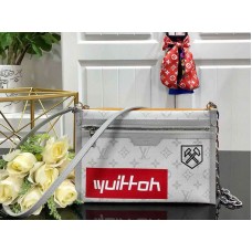 Louis Vuitton Messenger plat din pânză albă cu monogram m44640